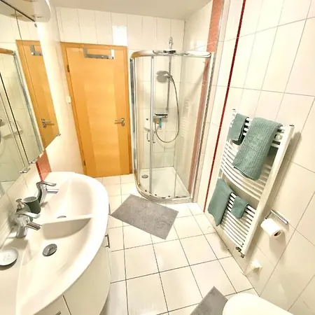 Homestay Offers Private Bedroom And Bathroom Near Speyer And Hockenheim Altlussheim Exterior foto