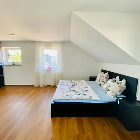 Homestay Offers Private Bedroom And Bathroom Near Speyer And Hockenheim Altlussheim Exterior foto