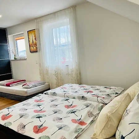 Homestay Offers Private Bedroom And Bathroom Near Speyer And Hockenheim Altlussheim Exterior foto