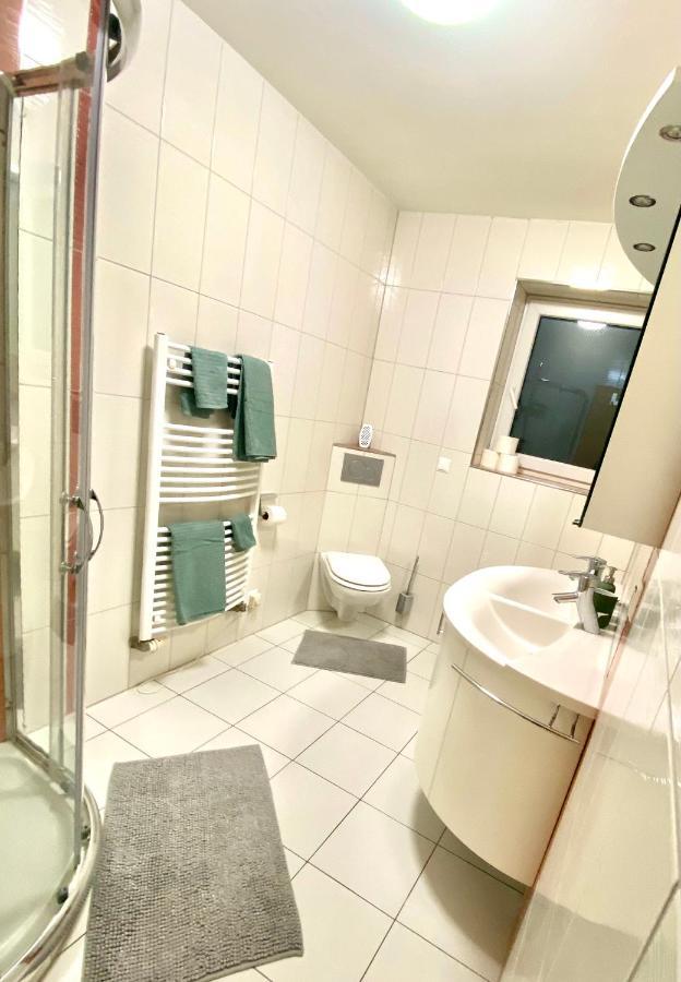 Offers Private Bedroom And Bathroom Near Speyer And Hockenheim *